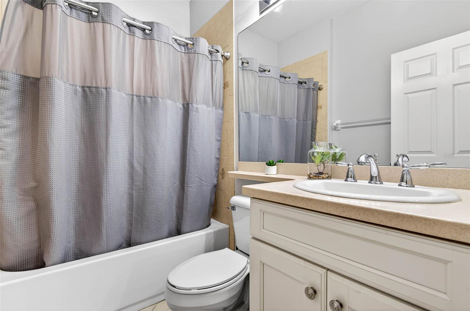 Image 18 of 44 For 15812 Aurora Lake Circle