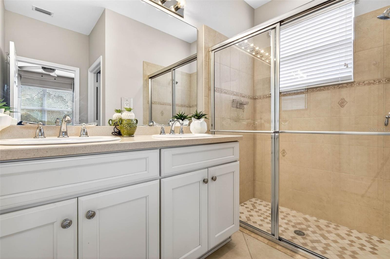 Image 23 of 44 For 15812 Aurora Lake Circle