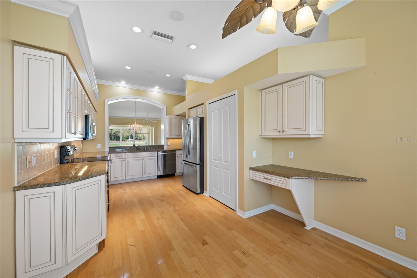 Image 19 of 59 For 3912 Silk Oak Lane