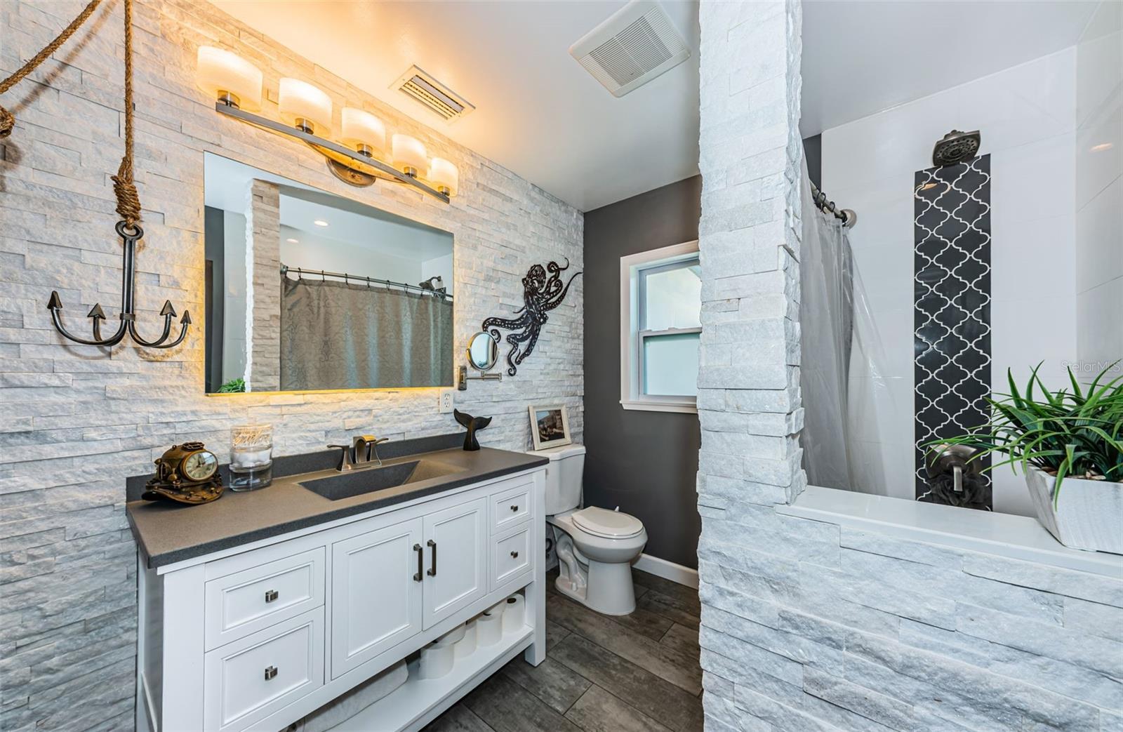 Image 32 of 53 For 1613 Elizabeth Lane