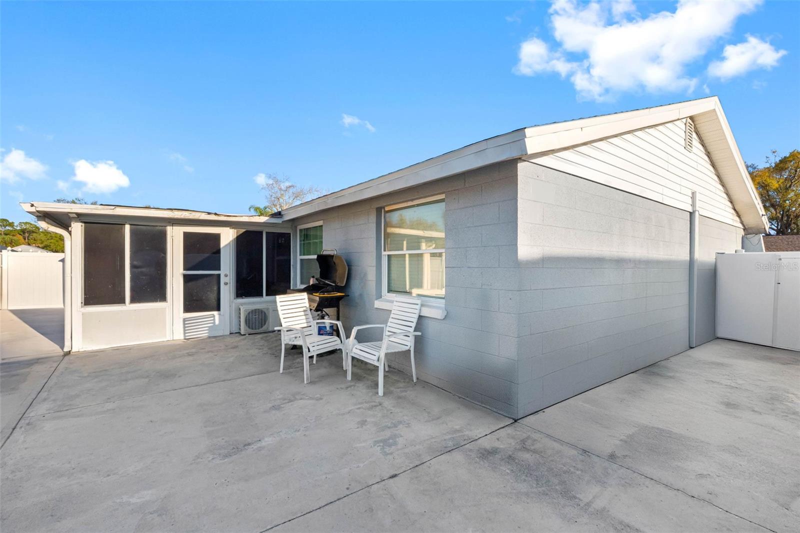 Image 18 of 35 For 10113 Royal Acres Court