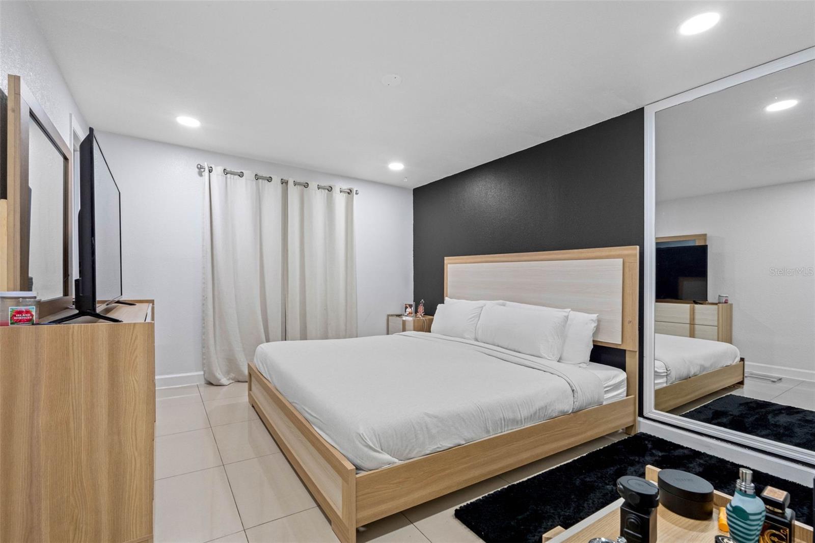 Image 21 of 35 For 10113 Royal Acres Court