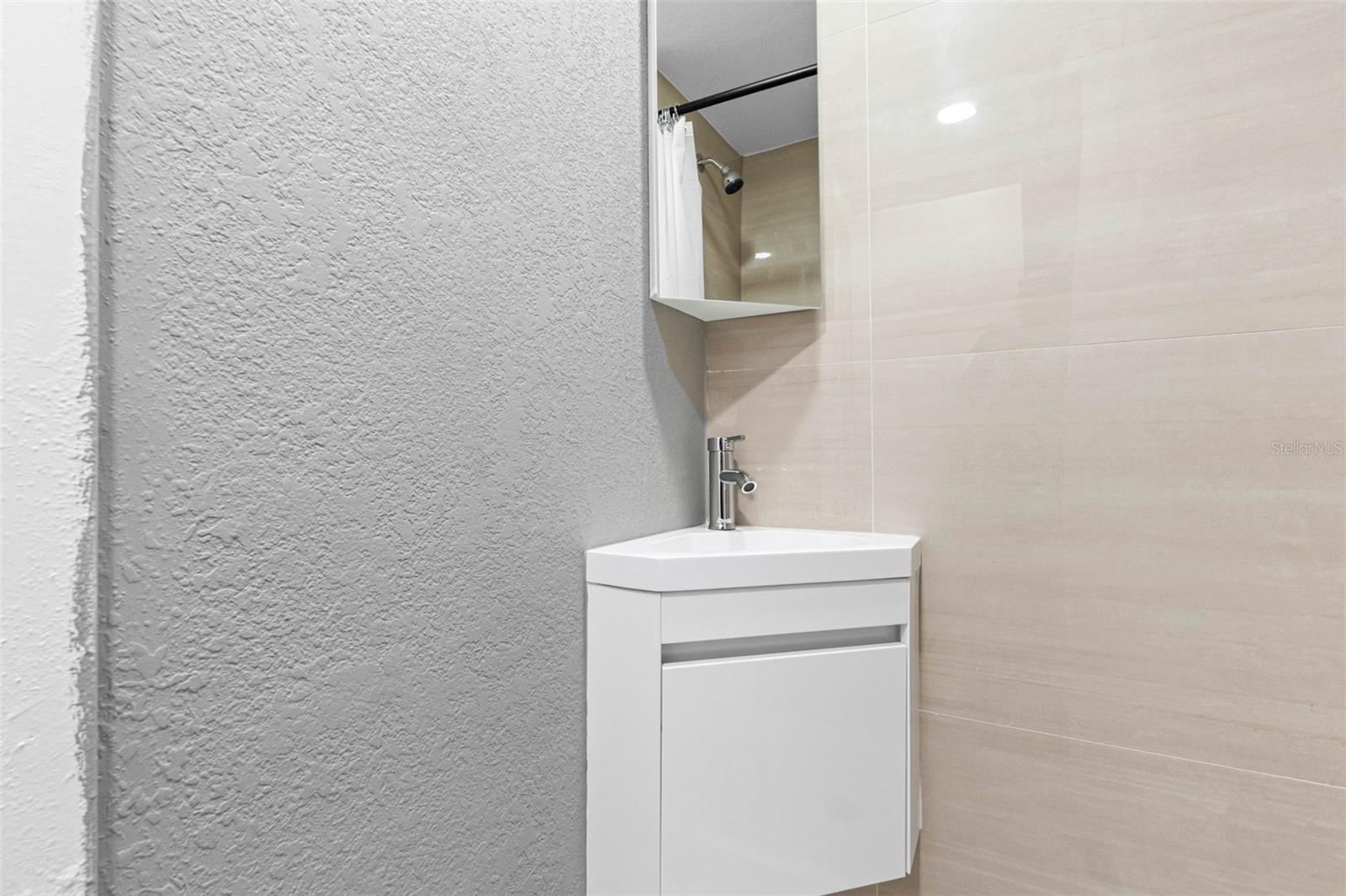 Image 22 of 35 For 10113 Royal Acres Court