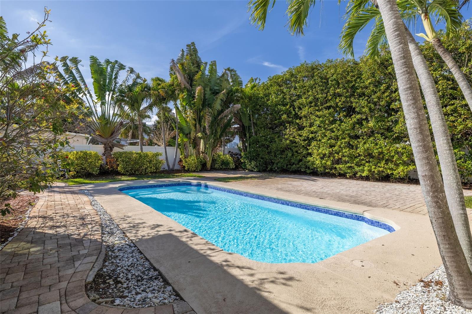 Image 17 of 77 For 333 30th Avenue N