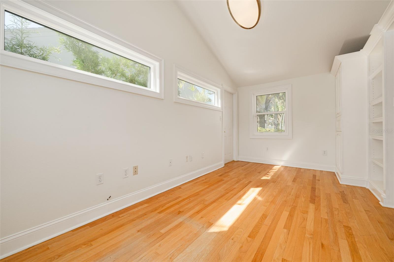 Image 28 of 77 For 333 30th Avenue N