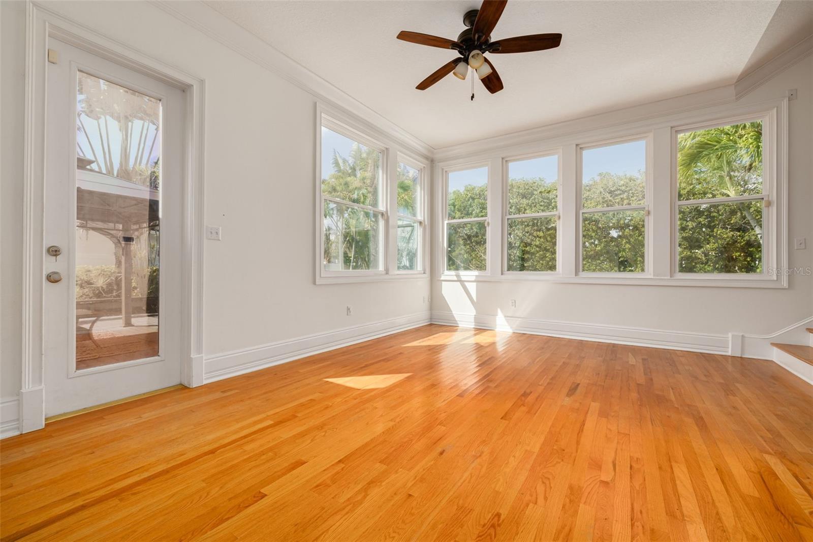 Image 37 of 77 For 333 30th Avenue N