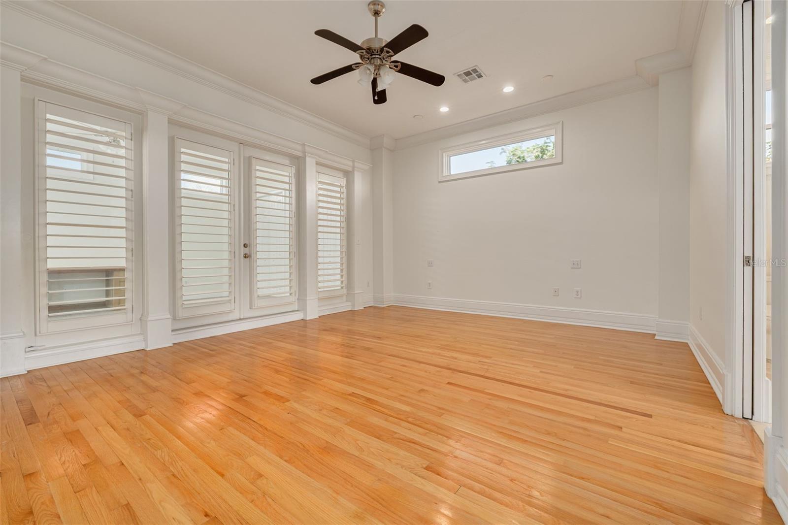 Image 43 of 77 For 333 30th Avenue N