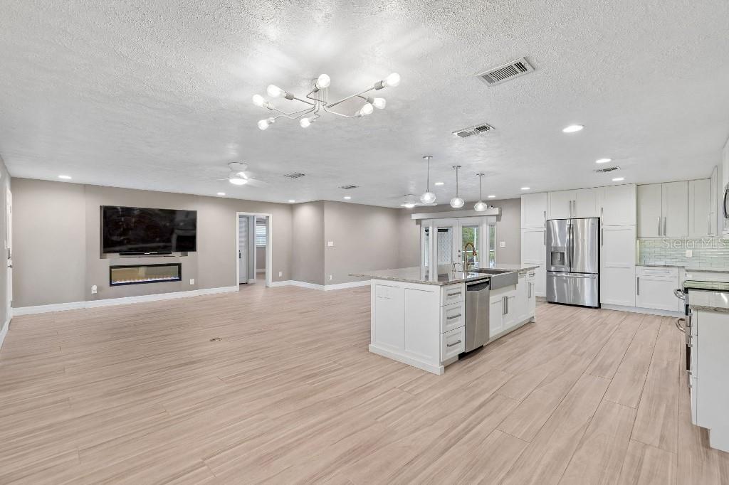 Image 10 of 48 For 1611 Sunnyhills Drive