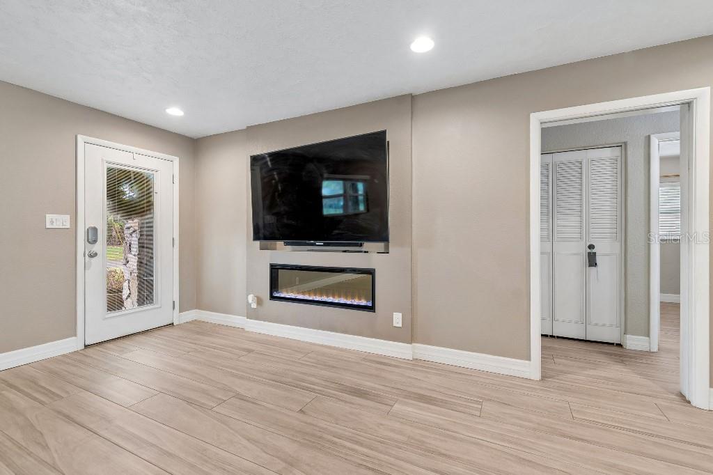 Image 11 of 48 For 1611 Sunnyhills Drive