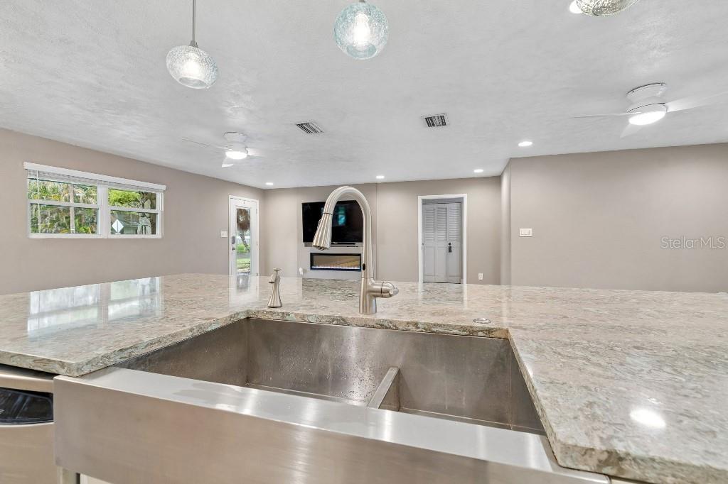 Image 12 of 48 For 1611 Sunnyhills Drive