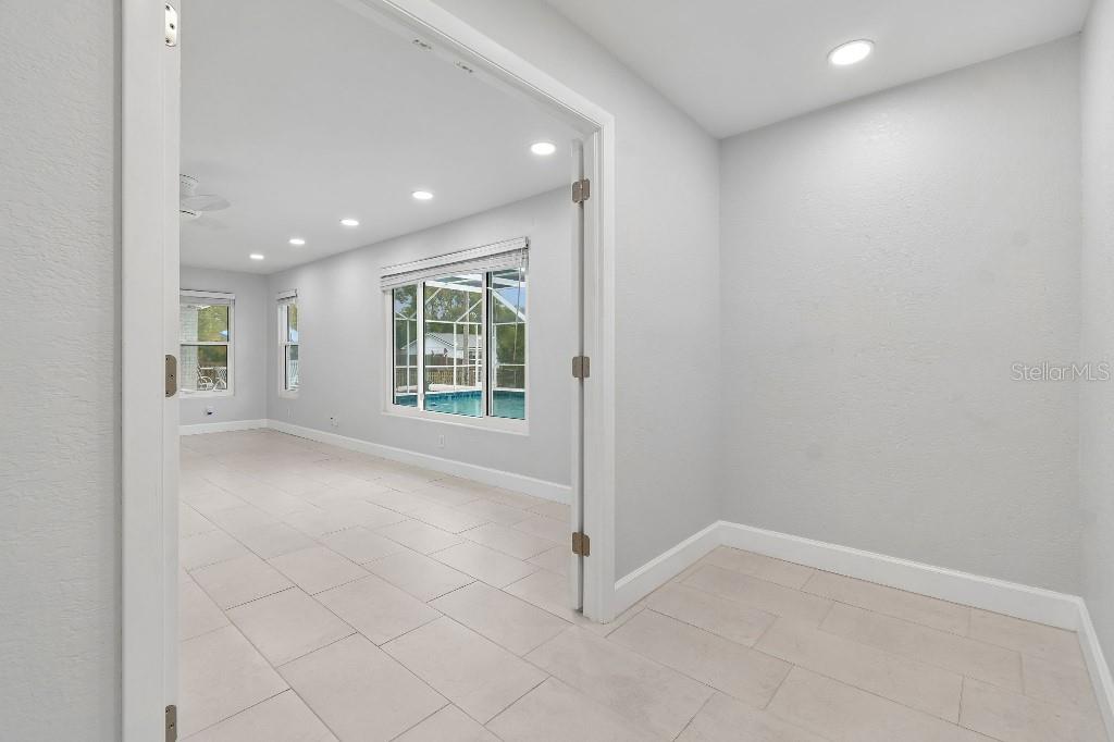 Image 15 of 48 For 1611 Sunnyhills Drive