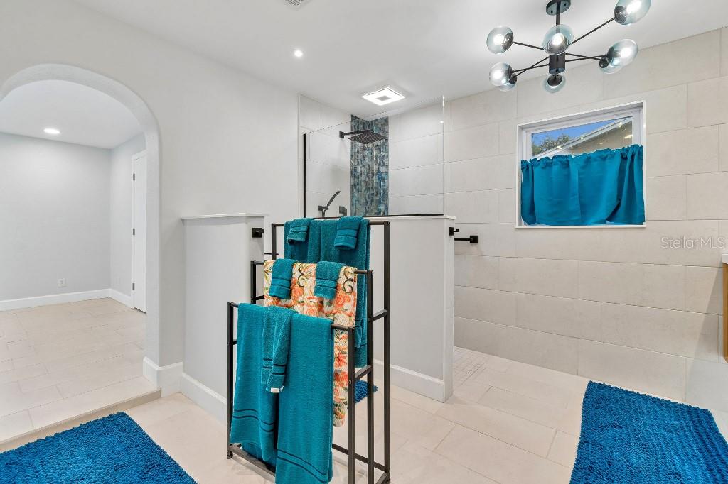 Image 16 of 48 For 1611 Sunnyhills Drive