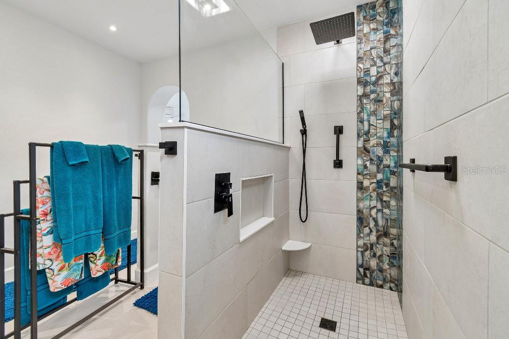 Image 17 of 48 For 1611 Sunnyhills Drive