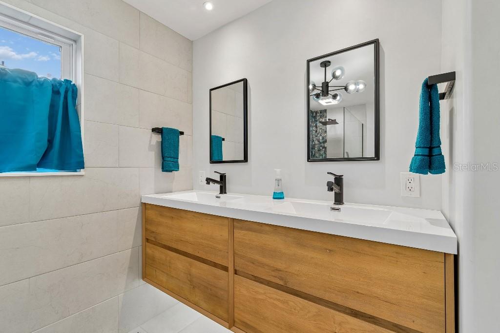 Image 18 of 48 For 1611 Sunnyhills Drive