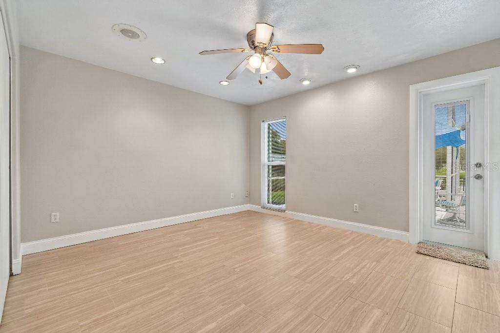 Image 21 of 48 For 1611 Sunnyhills Drive