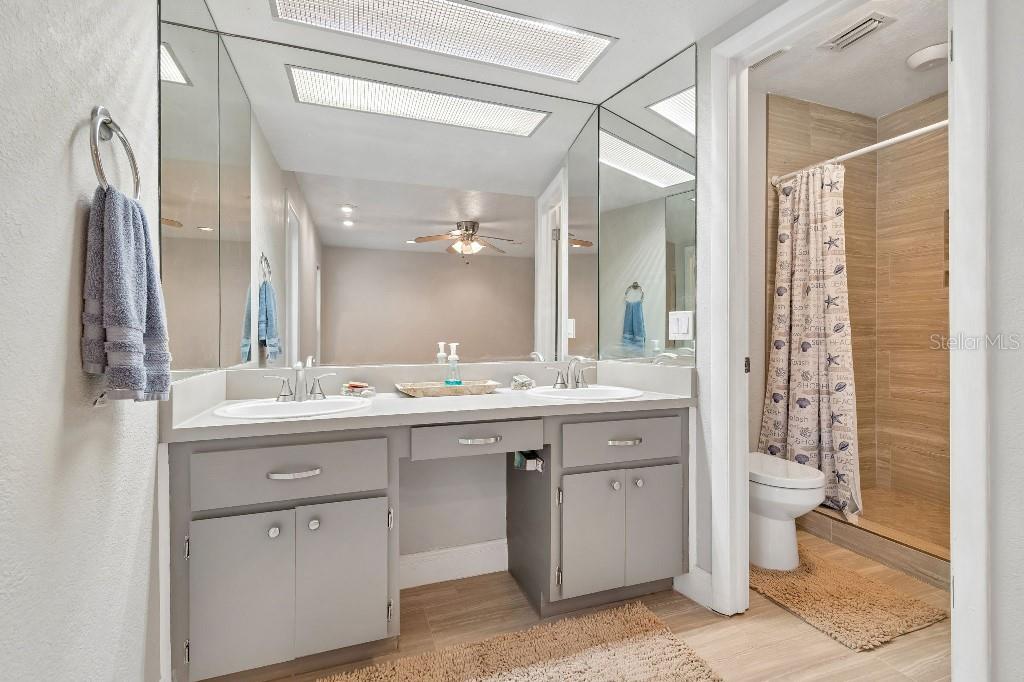 Image 23 of 48 For 1611 Sunnyhills Drive