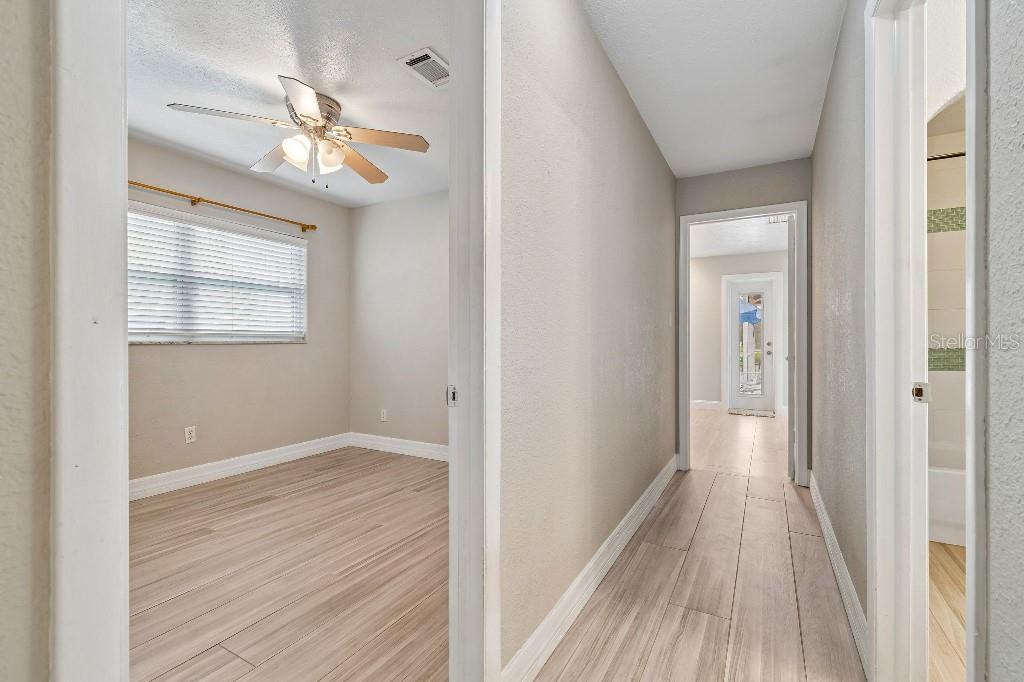 Image 26 of 48 For 1611 Sunnyhills Drive