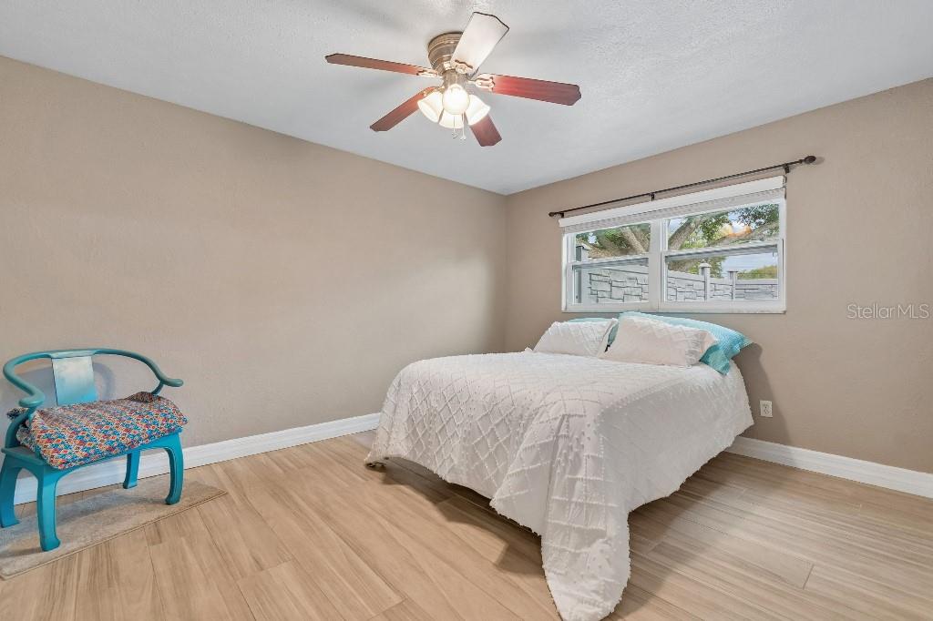 Image 27 of 48 For 1611 Sunnyhills Drive