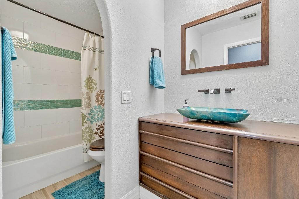 Image 28 of 48 For 1611 Sunnyhills Drive