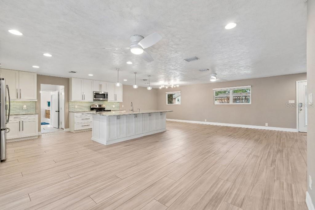 Image 7 of 48 For 1611 Sunnyhills Drive