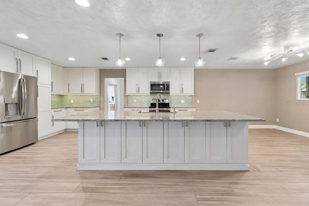 Image 8 of 48 For 1611 Sunnyhills Drive