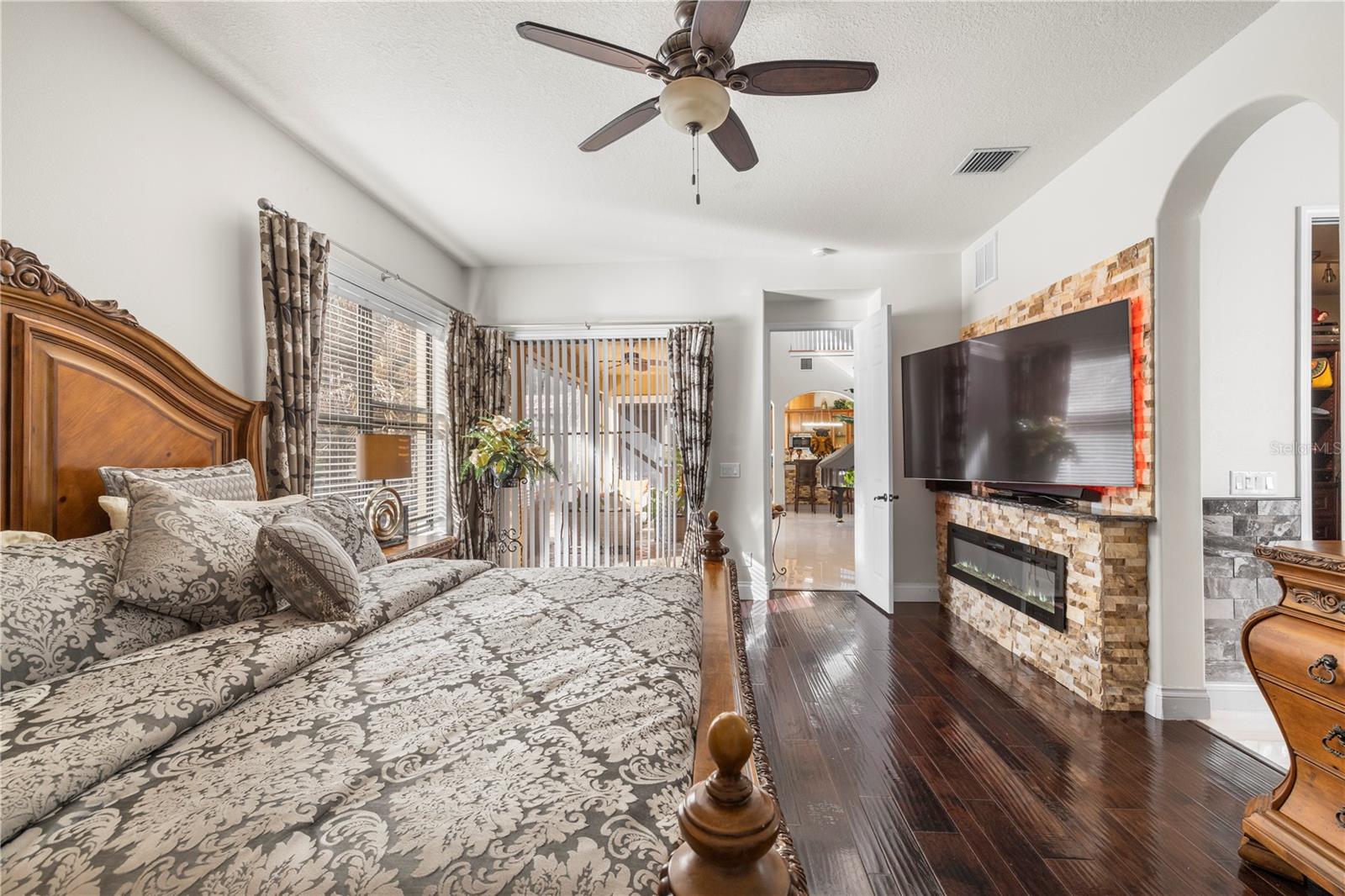 Image 17 of 100 For 20120 Shady Hill Lane