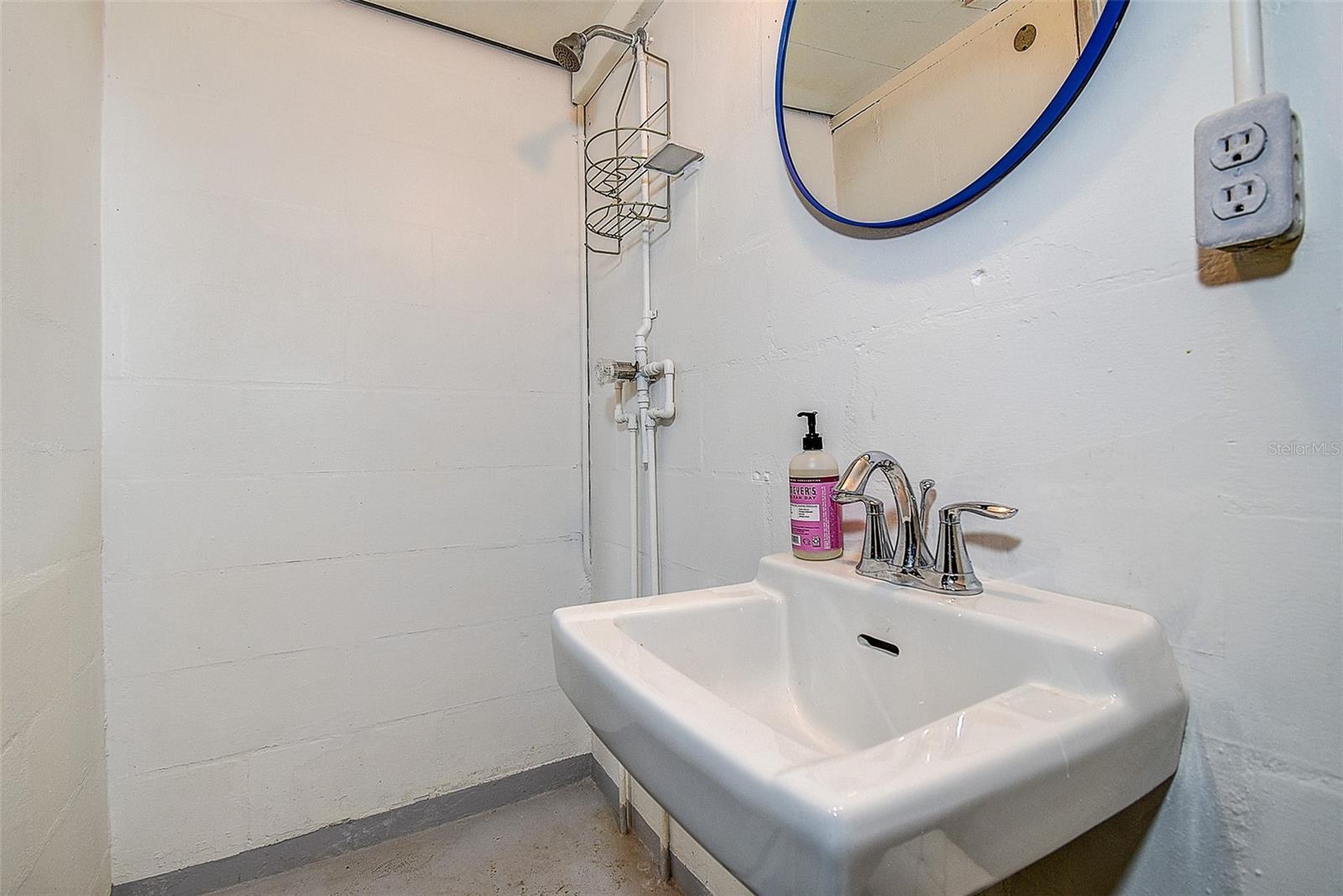 Image 27 of 35 For 5236 32nd Terrace N