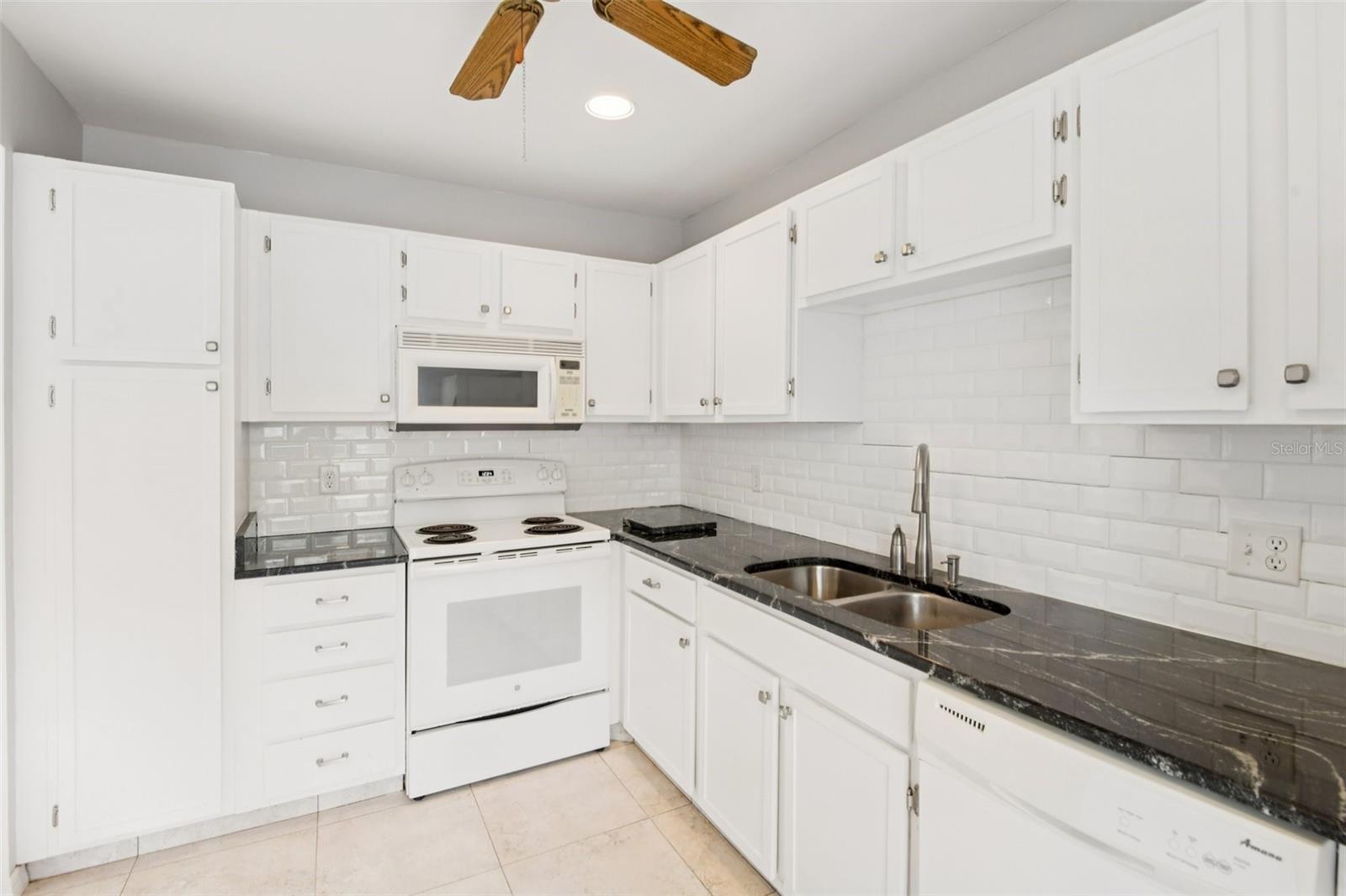 Image 13 of 43 For 2064 Sunset Point Road 71