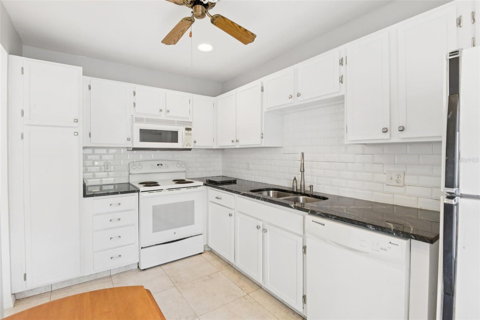 Image 14 of 43 For 2064 Sunset Point Road 71