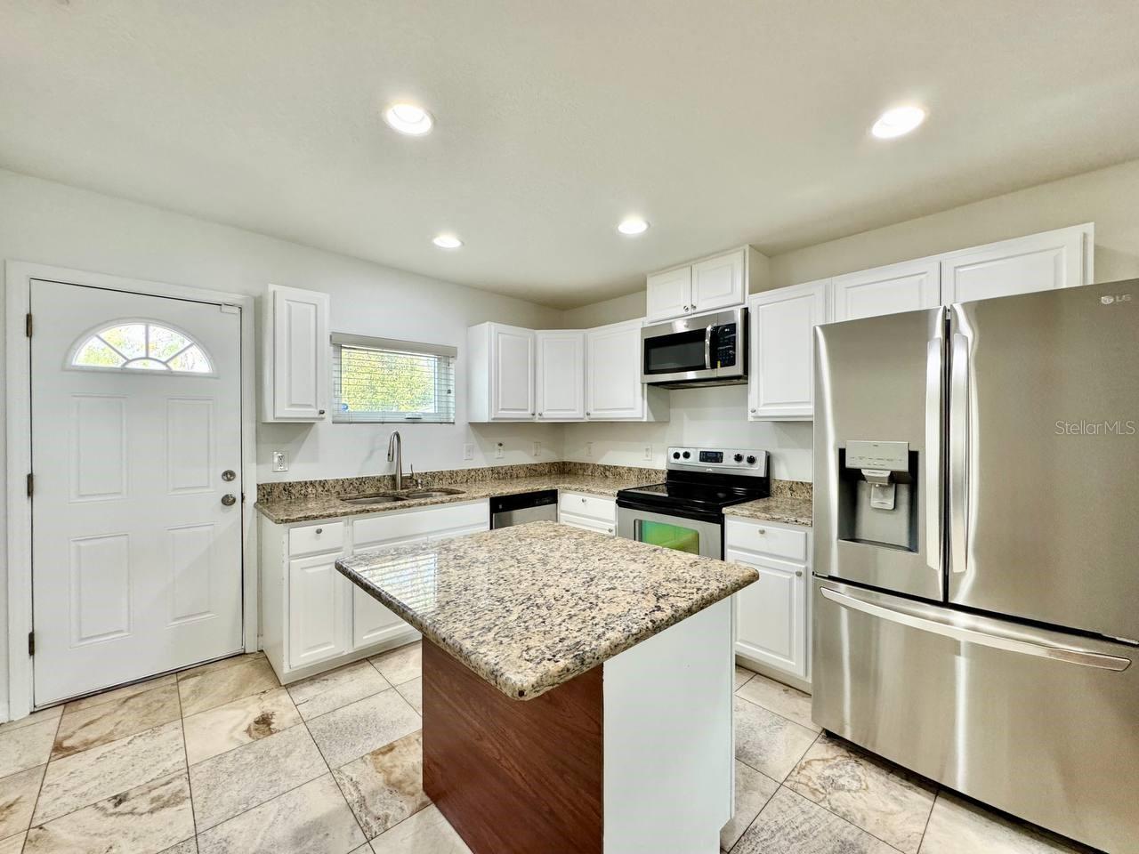 Image 10 of 35 For 809 Hiawatha Street