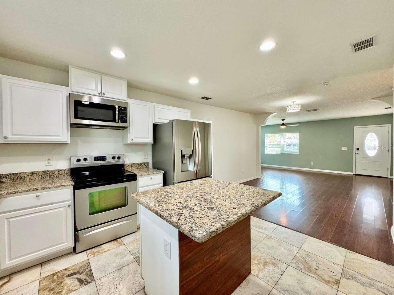 Image 12 of 35 For 809 Hiawatha Street