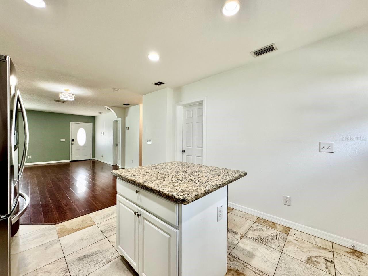 Image 13 of 35 For 809 Hiawatha Street