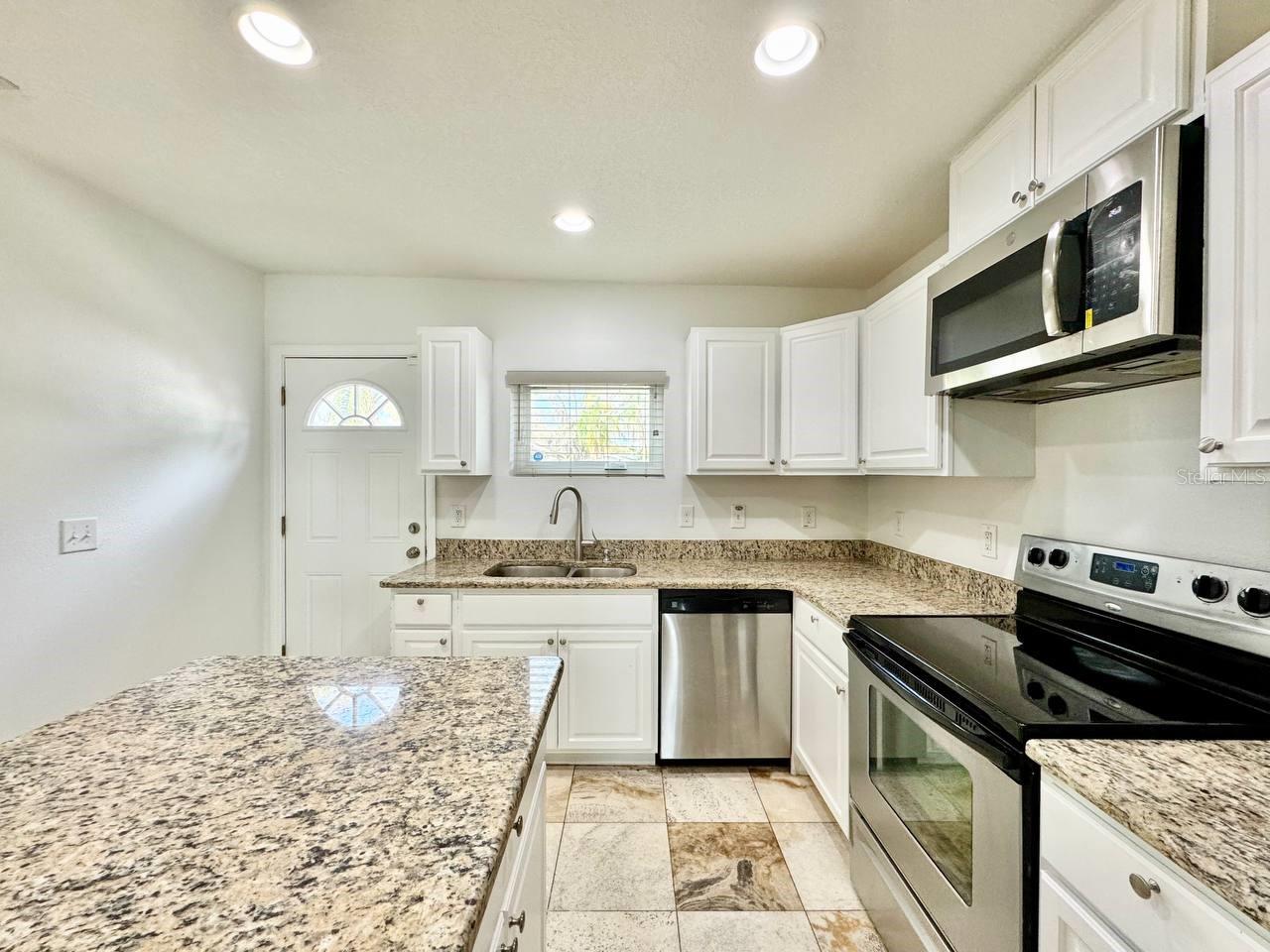 Image 14 of 35 For 809 Hiawatha Street