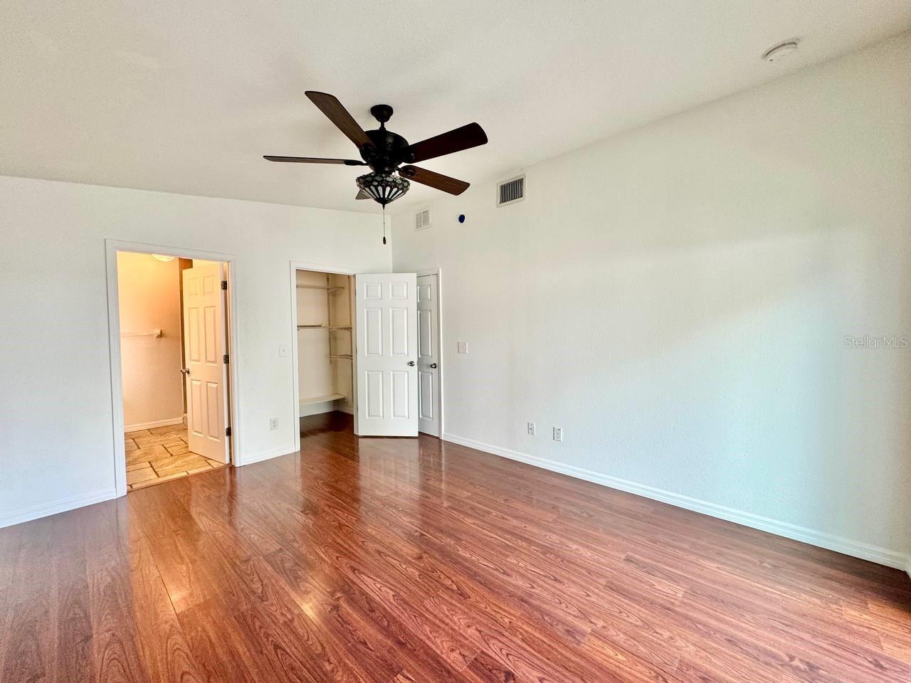 Image 16 of 35 For 809 Hiawatha Street