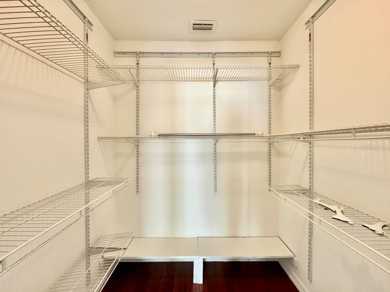 Image 18 of 35 For 809 Hiawatha Street