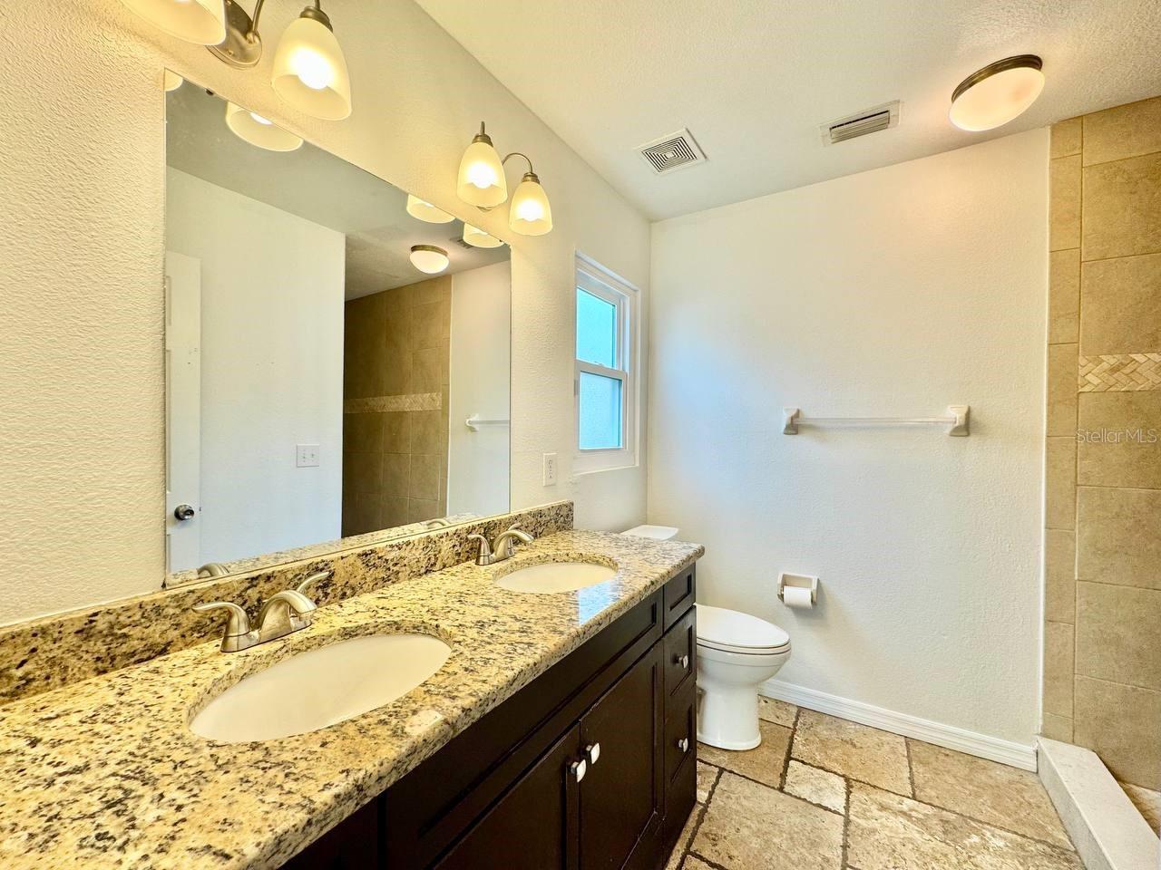 Image 19 of 35 For 809 Hiawatha Street