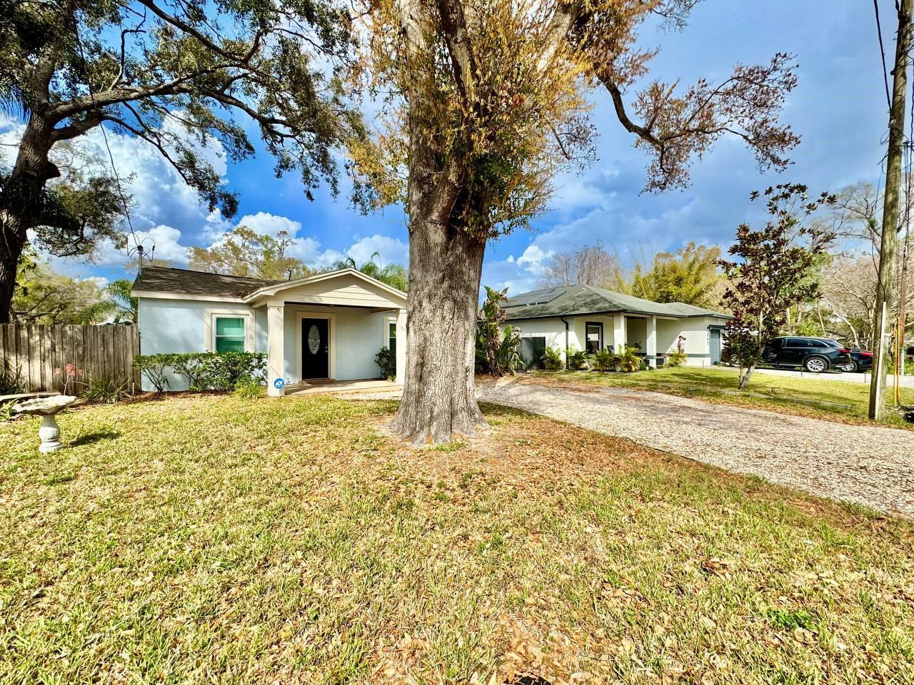 Image 2 of 35 For 809 Hiawatha Street