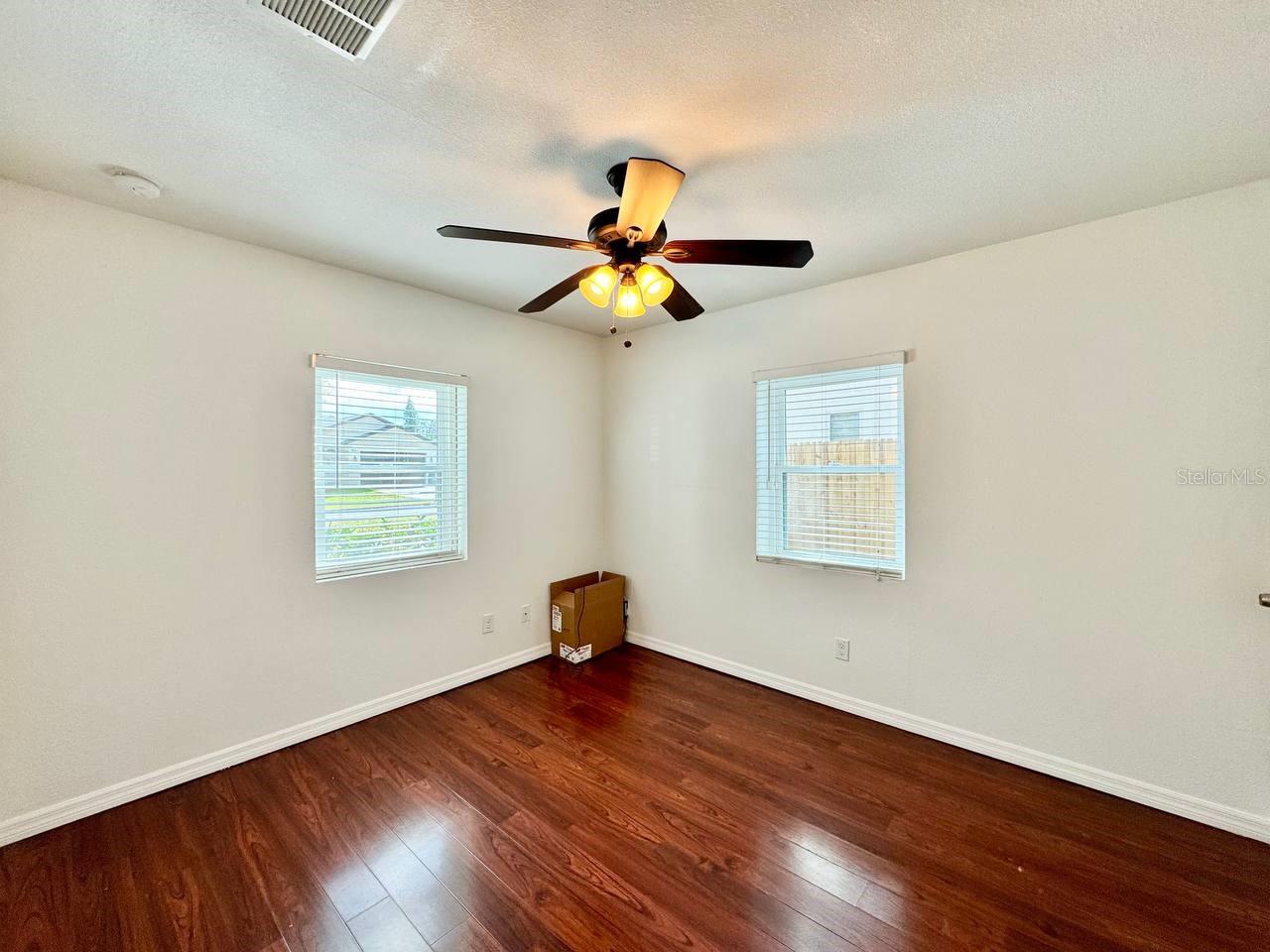 Image 21 of 35 For 809 Hiawatha Street