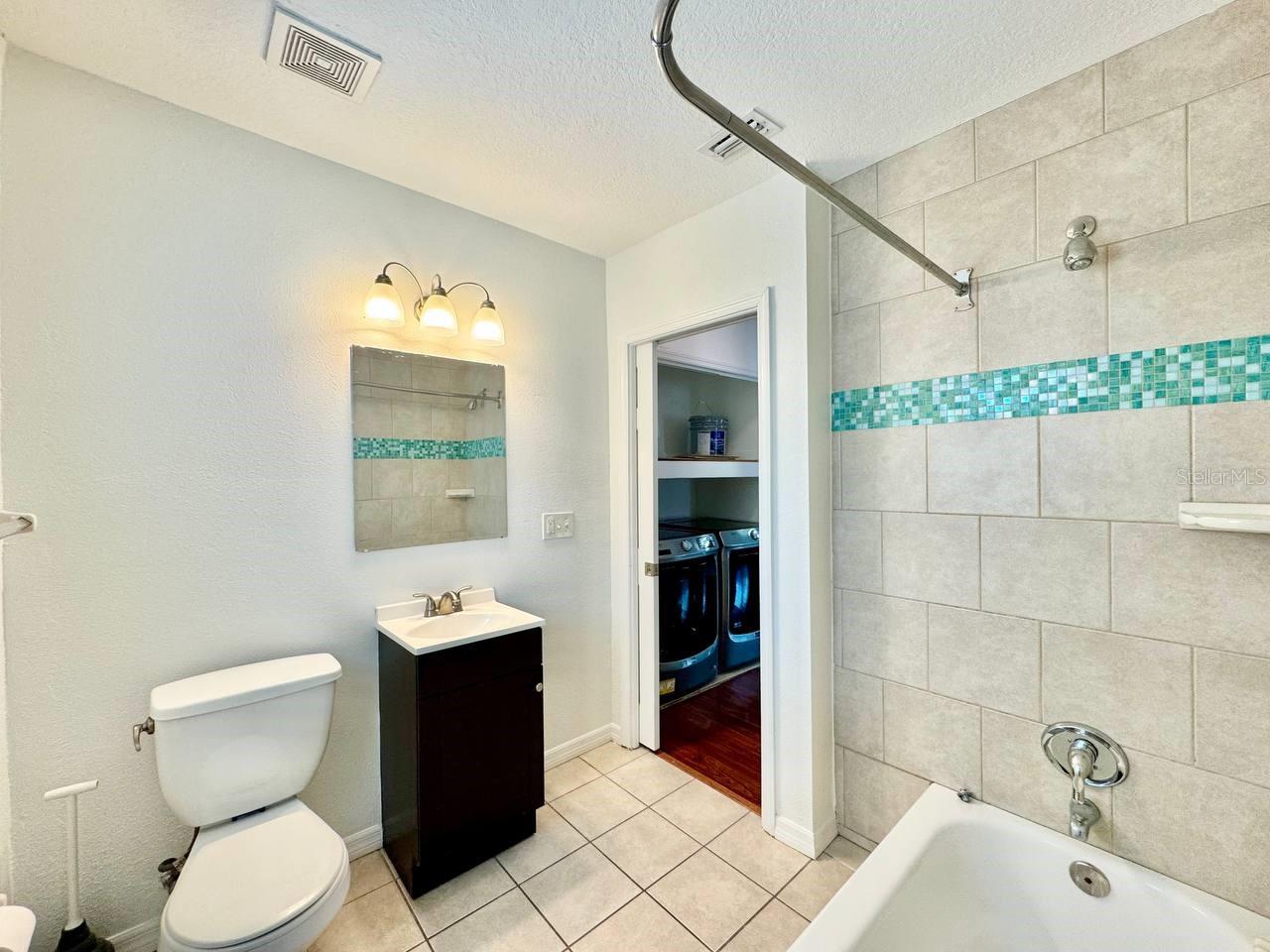 Image 24 of 35 For 809 Hiawatha Street