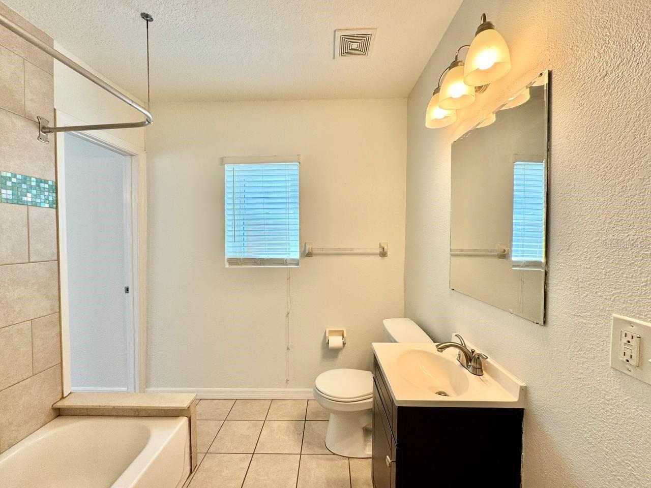 Image 25 of 35 For 809 Hiawatha Street