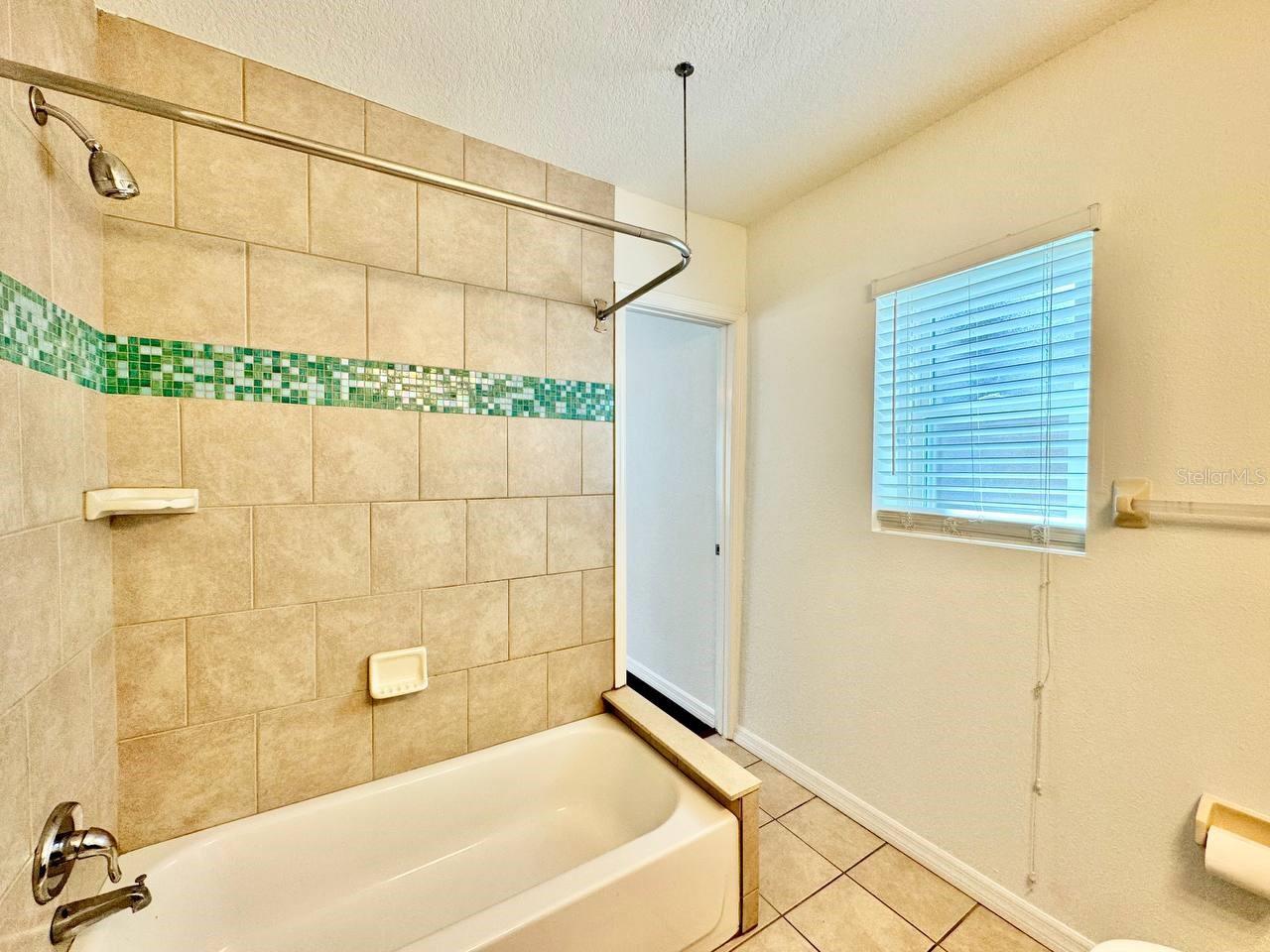 Image 26 of 35 For 809 Hiawatha Street