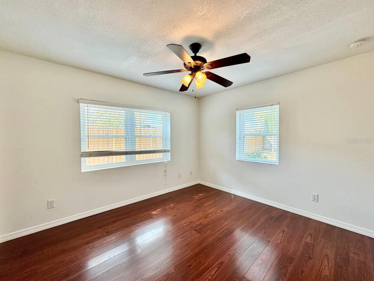 Image 28 of 35 For 809 Hiawatha Street