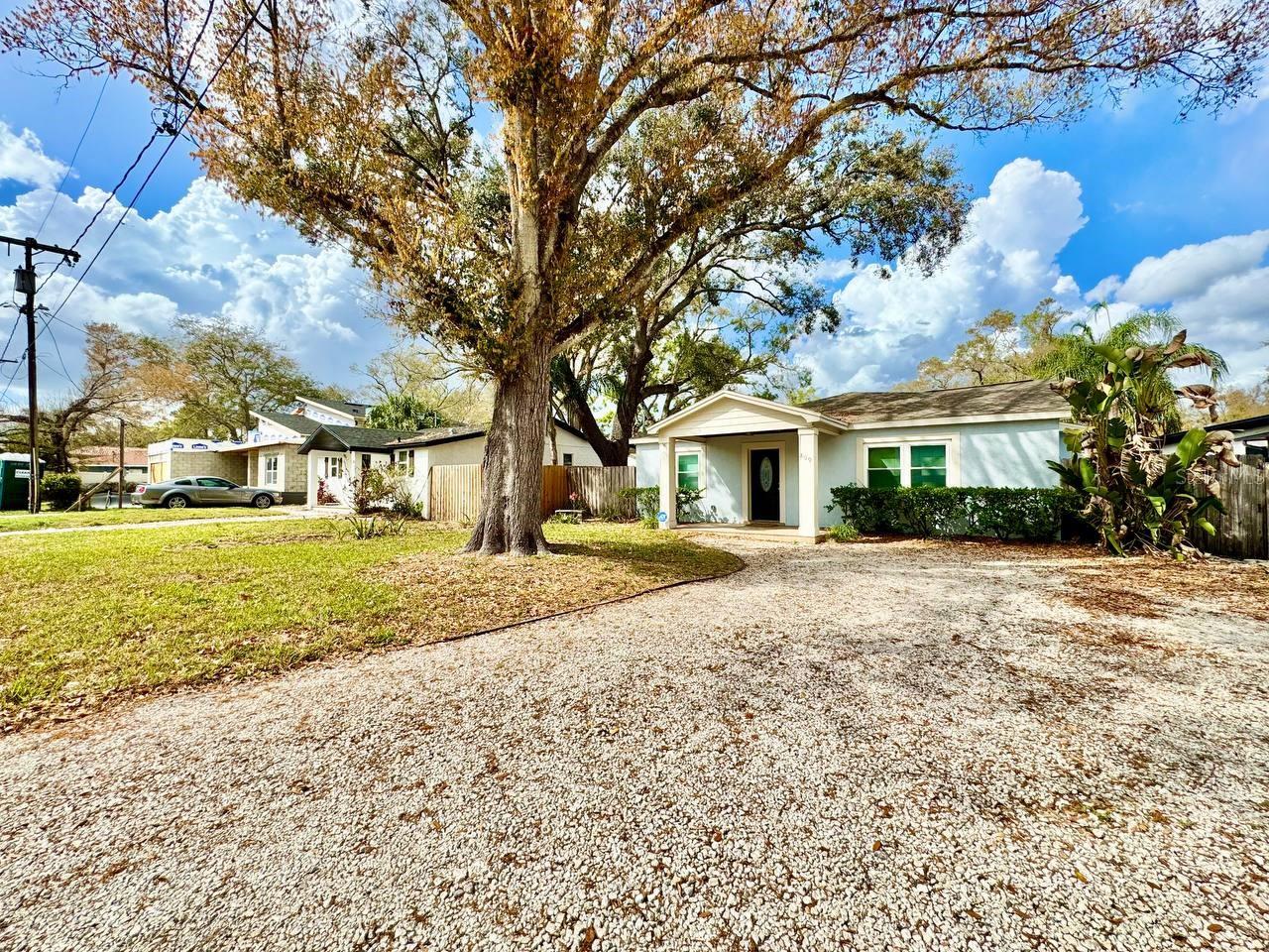 Image 3 of 35 For 809 Hiawatha Street