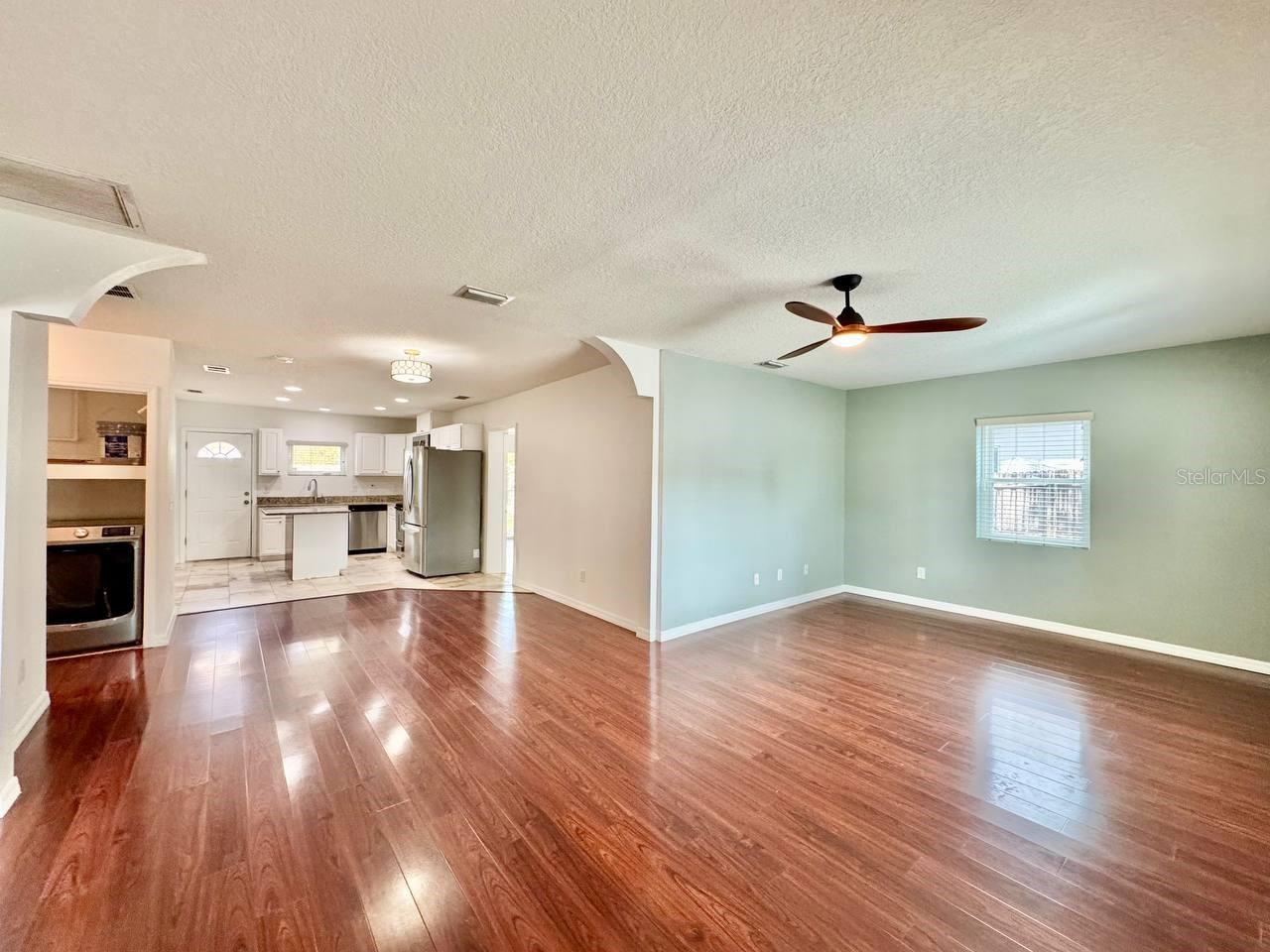 Image 4 of 35 For 809 Hiawatha Street