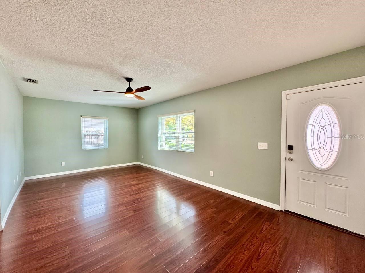 Image 5 of 35 For 809 Hiawatha Street