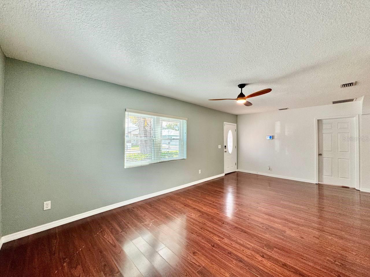 Image 6 of 35 For 809 Hiawatha Street