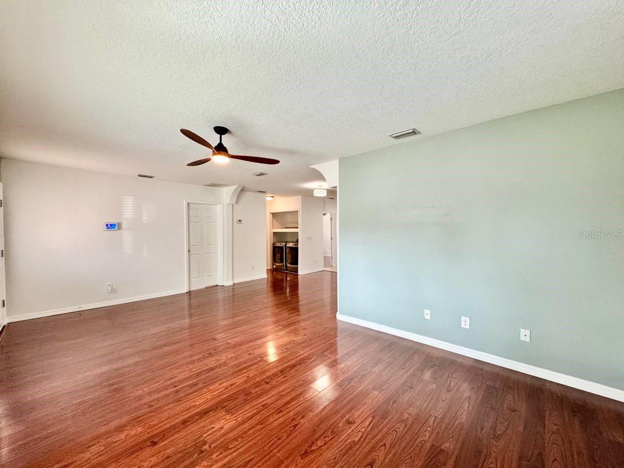 Image 7 of 35 For 809 Hiawatha Street