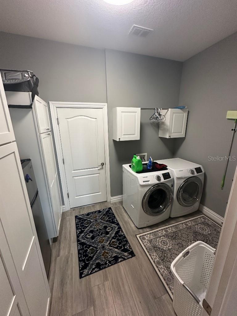 Image 20 of 27 For 6911 Park Strand Drive