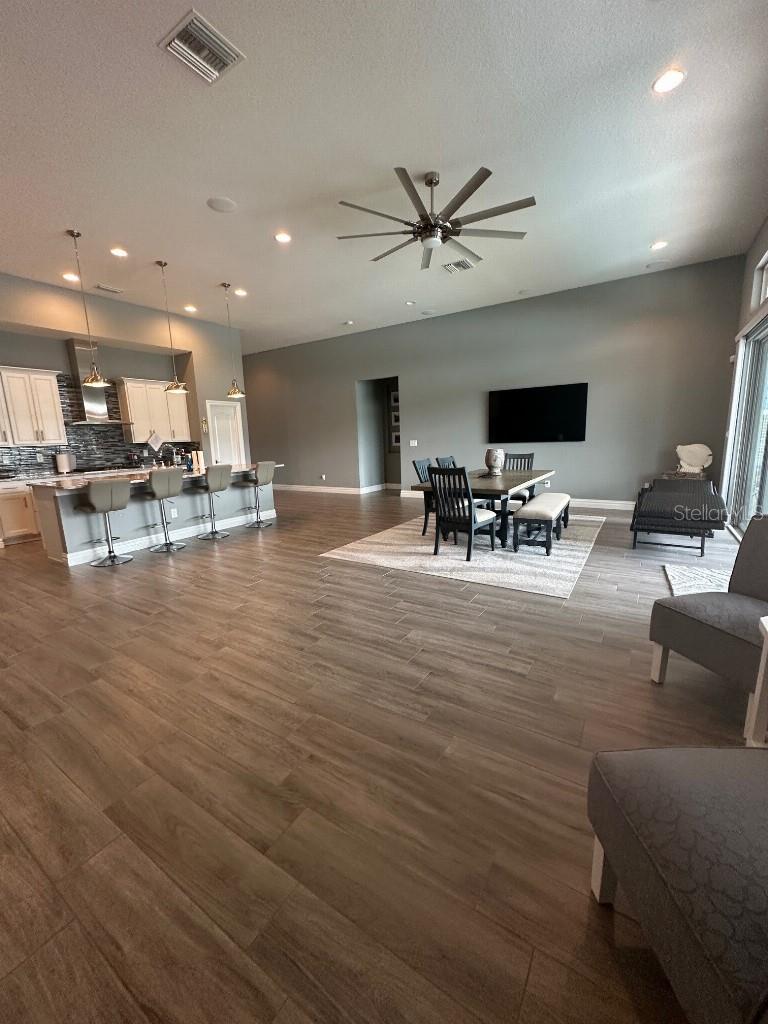 Image 5 of 27 For 6911 Park Strand Drive