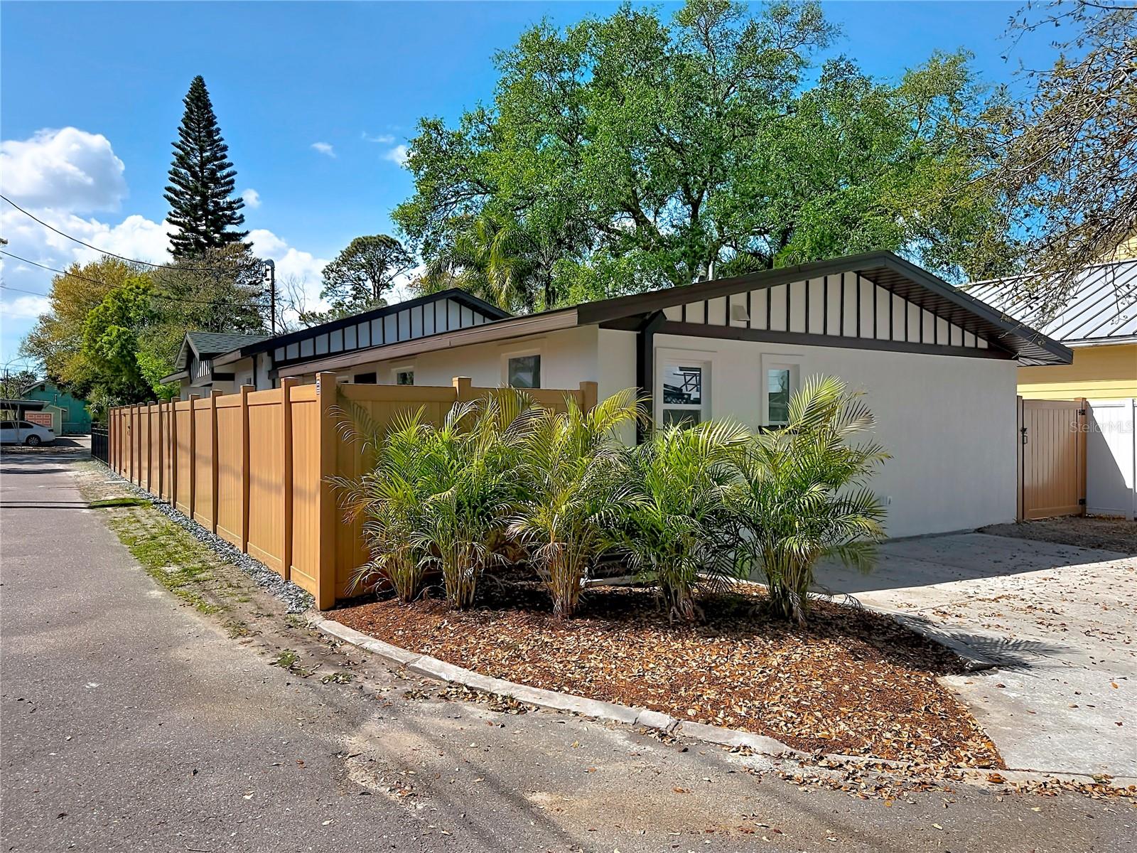 Image 6 of 73 For 3021 Granville Court N